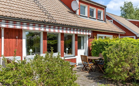 Mölltorp: Tavolo, Cielo, Mobilia, Tavola, Costruzione, Interior Design, Mobili Da Esterno, Portico, Shade, Sedia