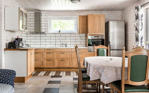 Erikstorp 144: Cabinetry, Mobilia, Legna, Cassetto, Controsoffitto, Illuminazione, Finestra, Interior Design, Sedia, Cucina