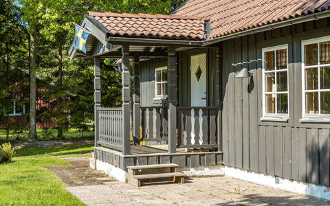 Ängasjö: Pianta, Nube, Cielo, Costruzione, Interior Design, Shade, Tavolo, Albero, Condominio, Zona Residenziale