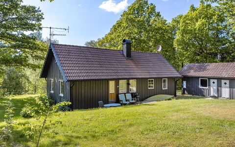 Ängasjö: Pianta, Nube, Cielo, Costruzione, Interior Design, Shade, Tavolo, Albero, Condominio, Zona Residenziale