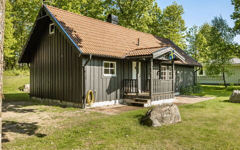Ängasjö: Pianta, Nube, Cielo, Costruzione, Interior Design, Shade, Tavolo, Albero, Condominio, Zona Residenziale