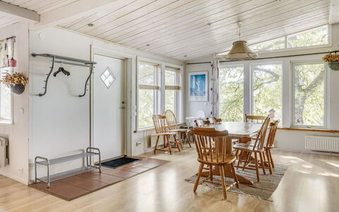 Ängasjö Ekbacken: Mobilia, Legna, Sala, Costruzione, Soggiorno, Tavolo, Pavimentazione, Pavimento, Finestra, Sedia
