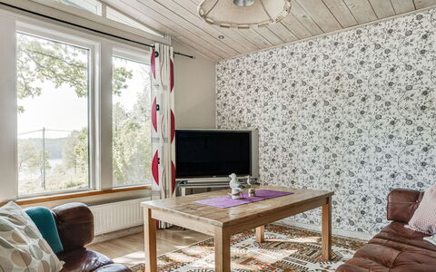Ängasjö Ekbacken: Mobilia, Proprietà, Tavolo, Finestra, Comfort, Legna, Tessile, Interior Design, Illuminazione, Pianta