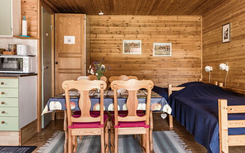 Tingsmåla: Proprietà, Mobilia, Cabinetry, Legna, Costruzione, Mensola, Interior Design, Sedia, Pavimentazione, Tavolo