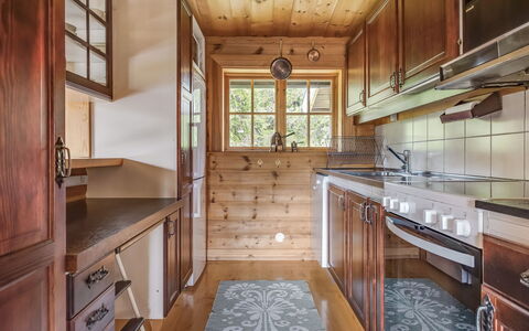 Korpstigen Älgen: Cabinetry, Controsoffitto, Finestra, Legna, Cucina, Interior Design, Cassetto, Architettura, Pavimentazione, Color Legno