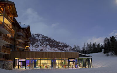 Val Cenis 602: Acqua, Pianta, Costruzione, Giorno, Proprietà, Piscina, Finestra, Cielo, Azzurro, Natura