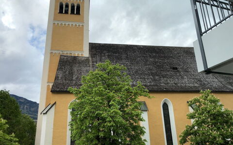 Bad Hofgastein 570: Costruzione, Chiesa, Architettura, Torre, Facciata, Cielo, Immobiliare, Albero, Campanile