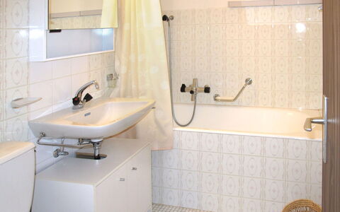 Thyon-Les Collons 644: Bagno, Piastrella, Camera, Proprietà, Rubinetto, Idraulico Fixture, Parete, Pavimento, Interior Design, Architettura