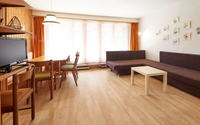 Combire 104 644.43: Mobilia, Divano, Tavolo, Costruzione, Legna, Interior Design, Pavimentazione, Pavimento, Divano Letto, Soggiorno