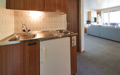 Dixence 219 644.54: Cabinetry, Controsoffitto, Lavandino Della Cucina, Lavello, Legna, Cucina, Rubinetto, Costruzione, Cucina Stufa, Pavimentazione