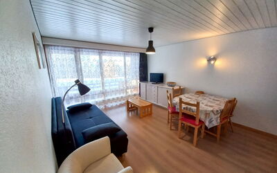 Essert 101 644.50: Mobilia, Tavolo, Costruzione, Sedia, Comfort, Legna, Interior Design, Pavimentazione, Pavimento, Soggiorno