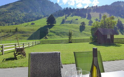 Schwenden 150: Cielo, Nube, Montagna, Pianta, Proprietà, Mobilia, Verde, Ecoregione, Bottiglia, Paesaggio Naturale