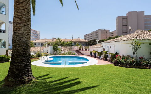 Erisa Ii: Proprietà, Erba, Costruzione, Piscina, Immobiliare, Architettura, Erba Sintetica, Prato, Appartamento, Casa