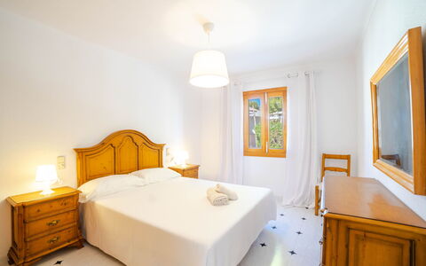 Sa Mirada: Mobilia, Proprietà, Costruzione, Comfort, Legna, Cabinetry, Tessile, Illuminazione, Interior Design, Letto