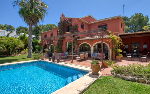 Villa Adelfa: Pianta, Acqua, Cielo, Proprietà, Costruzione, Azzurro, Piscina, Albero, Architettura, Zona Residenziale