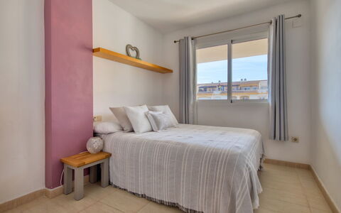 Residencial Roma: Camera Da Letto, Letto, Mobilia, Camera, Proprietà, Lenzuolo, Interior Design, Pavimento, Telaio Del Letto, Costruzione