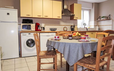 Houat 648.3: Tavolo, Cabinetry, Cucina, Stufa A Gas, Elettrodomestico Da Cucina, Legna, Cucina Stufa, Piano Cottura, Interior Design, Controsoffitto