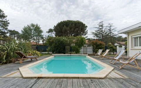 Ile de France: Piscina, Proprietà, Casa, Casa, Immobiliare, Backyard, Zona Residenziale, Costruzione, Vacanza, Tempo Libero
