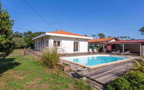 Ile de France: Pianta, Cielo, Costruzione, Acqua, Finestra, Piscina, Albero, Casa, Lotto, Shade