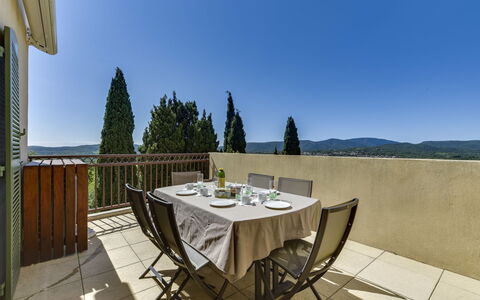 Grimaud 202: Proprietà, Immobiliare, Casa, Tavolo, Costruzione, Camera, Mobilia, Casa, Interior Design, Vacanza