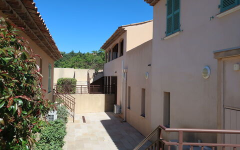 Grimaud 202: Proprietà, Costruzione, Casa, Immobiliare, Cittadina, Appartamento, Quartiere, Casa, Architettura, Zona Residenziale