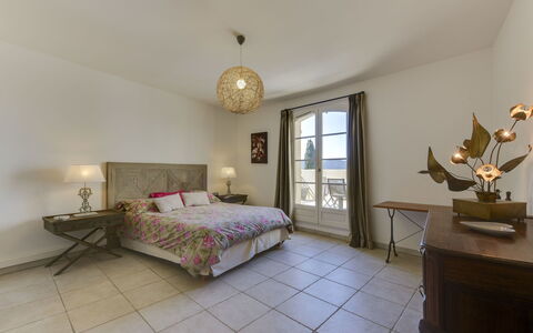 Grimaud 202: Camera Da Letto, Proprietà, Camera, Mobilia, Letto, Lenzuolo, Interior Design, Pavimento, Telaio Del Letto, Costruzione
