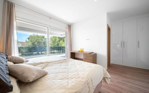 Villa Loreta: Camera Da Letto, Proprietà, Mobilia, Camera, Interior Design, Letto, Pavimento, Soffitto, Immobiliare, Bedding