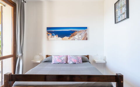 Casa della Mimosa: Mobilia, Camera Da Letto, Camera, Letto, Proprietà, Interior Design, Blu, Telaio Del Letto, Parete, Pavimento