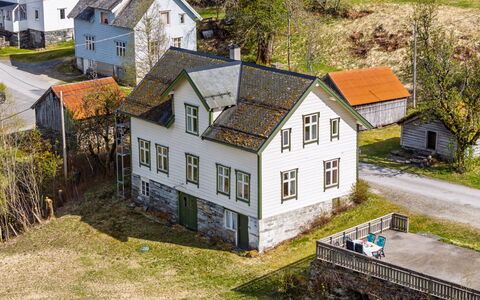 Elvehuset: Costruzione, Erba, Casa, Tetto, Casa, Zona Residenziale, Area Rurale, Villetta, Architettura