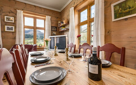 Elvehuset: Mobilia, Legna, Interior Design, Sala Da Pranzo, Cucina & Sala Da Pranzo Tavolo, Tavolo, Casa, Pavimentazione, Casa, Pavimento In Legno