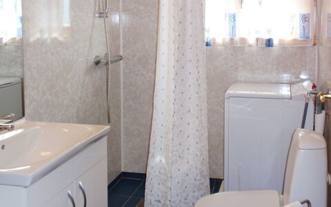 Eiknes: Idraulico Fixture, Rubinetto, Proprietà, Lavello, Specchio, Lavandino Del Bagno, Bagno, Soffione Doccia, Viola, Mobiletto Del Bagno
