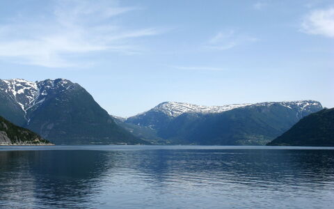 Slåttenes: Nube, Acqua, Cielo, Montagna, Paesaggio Naturale, Lago, Alveo, Banca, Paesaggio, Orizzonte