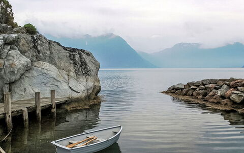 Slåttenes: Acqua, Corpo D'Acqua, Roccia, Costiera E Morfologie Oceanic, Lago, Alveo, Banca, Riflessione, Costa, Catena Montuosa