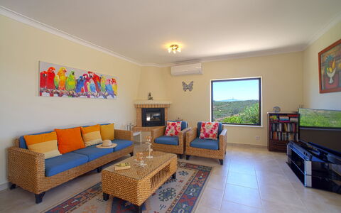Quinta Do Mosaico: Divano, Tavolo, Interior Design, Soggiorno, Illuminazione, Decorazione, Legna, Pianta Della Casa, Casa, Pavimento