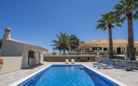 Quinta Do Mosaico: Acqua, Cielo, Proprietà, Pianta, Costruzione, Azzurro, Piscina, Albero, Architettura
