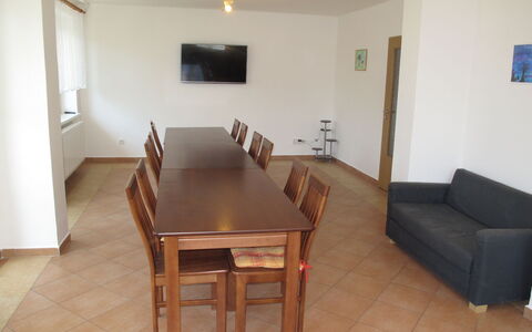 Jitka: Camera, Proprietà, Pavimento, Costruzione, Mobilia, Immobiliare, Casa, Tavolo, Interior Design, Soggiorno
