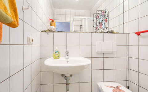 Zandt 604: Proprietà, Fotografia, Idraulico Fixture, Specchio, Lavello, Costruzione, Bagno, Rubinetto, Viola, Lavandino Del Bagno