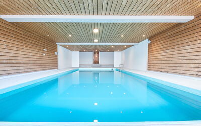 Thyon-Les Collons 631: Acqua, Piscina, Costruzione, Azzurro, Rettangolo, Pavimento, Tempo Libero, Materiale Composito, Immobiliare, Soffitto