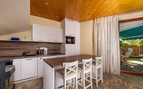 Polgar: Controsoffitto, Cabinetry, Mobilia, Legna, Cucina Stufa, Elettrodomestico Da Cucina, Interior Design, Cucina, Lavello, Pavimentazione