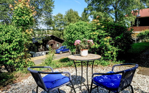 Thalfang 200: Proprietà, Blu, Paesaggio Naturale, Immobiliare, Tavolo, Cortile, Giardino, Albero, Backyard, Mobilia