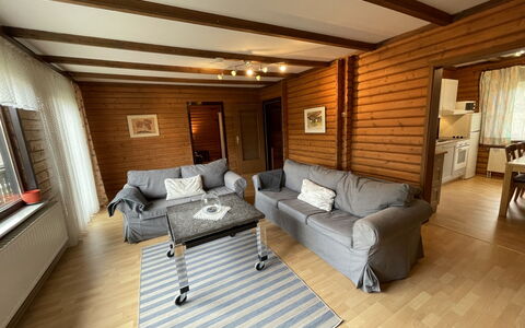 Thalfang 200: Mobilia, Comfort, Divano, Legna, Tavolo, Interior Design, Pavimento, Soggiorno, Pavimentazione, Latifoglie