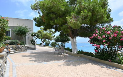 Exi 5.6: Acqua, Cielo, Nube, Risorse Idriche, Montagna, Azzurro, Blu, Costiera E Morfologie Oceanic, Torre