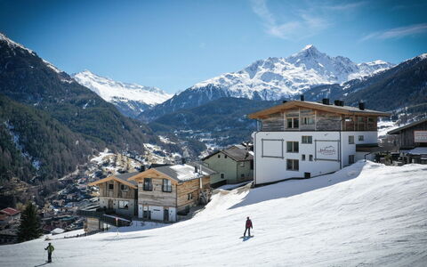Sölden 751: Cielo, Nube, Montagna, Neve, Costruzione, Natura, Finestra, Pendenza, Casa, Mondo