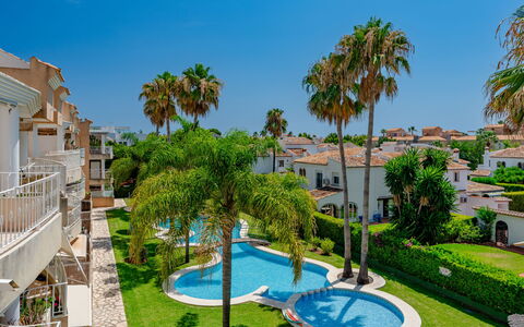 Venecia: Zona Residenziale, Appartamento, Casa, Urban Design, Ricorrere, Piscina, Estate, Balcone, Condominio