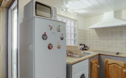 La Résidence: Proprietà, Camera, Soffitto, Mobilia, Cucina, Casa, Costruzione, Immobiliare, Cabinetry, Interior Design
