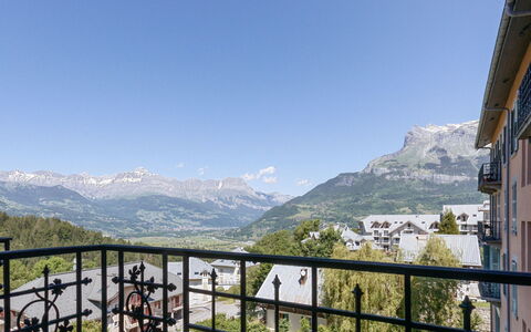 La Résidence: Geografia Montane, Montagna, Proprietà, Cielo, Catena Montuosa, Alpi, Vacanza, Albero, Casa, Immobiliare