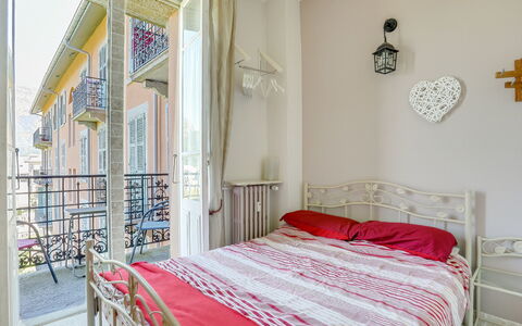 La Résidence: Camera Da Letto, Letto, Proprietà, Camera, Mobilia, Telaio Del Letto, Lenzuolo, Interior Design, Bedding, Parete