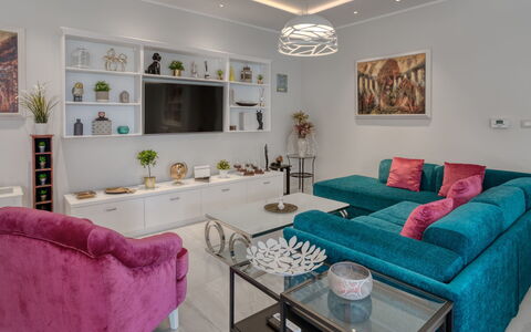 Dream House: Mobilia, Camera, Soggiorno, Interior Design, Proprietà, Viola, Tavolo, Turchese, Costruzione, Parete