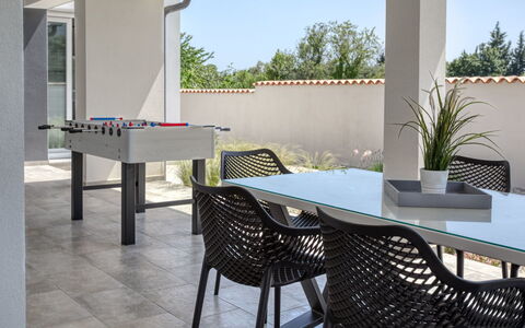 Dream House: Proprietà, Mobilia, Camera, Tavolo, Interior Design, Costruzione, Casa, Immobiliare, Tavolo Esterno, Pavimento