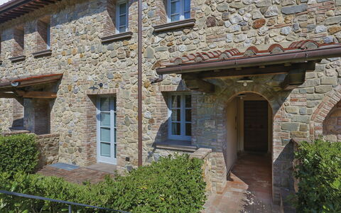 Appartamento Ginepro - Borgo in Chianni: Proprietà, Casa, Costruzione, Villetta, Parete, Immobiliare, Architettura, Finestra, Facciata, Casa